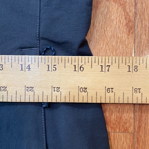 KUHL Projekt XS Dark Gray Black Pop Over 1/4 zip pockets have zipper hood visor - Picture 9 of 16